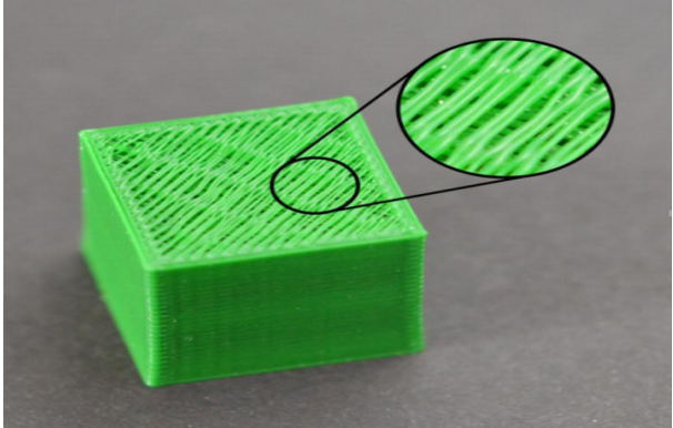 頂層出現孔洞或縫隙(圖1) 頂層出現孔洞或縫隙(圖1)